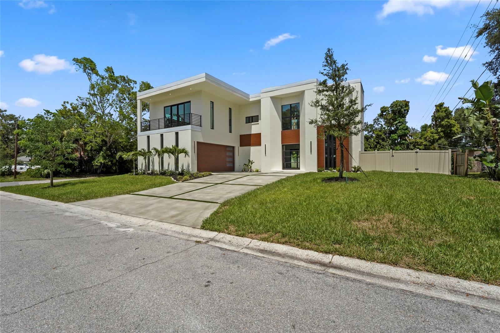 2604 SYDELLE ST — photo 17