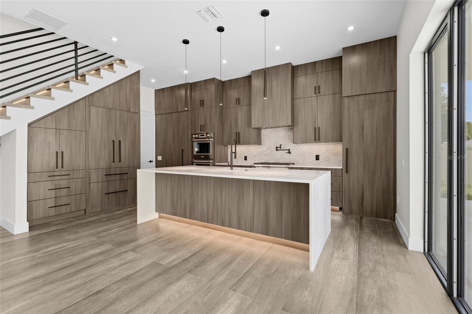 2604 SYDELLE ST — photo 37