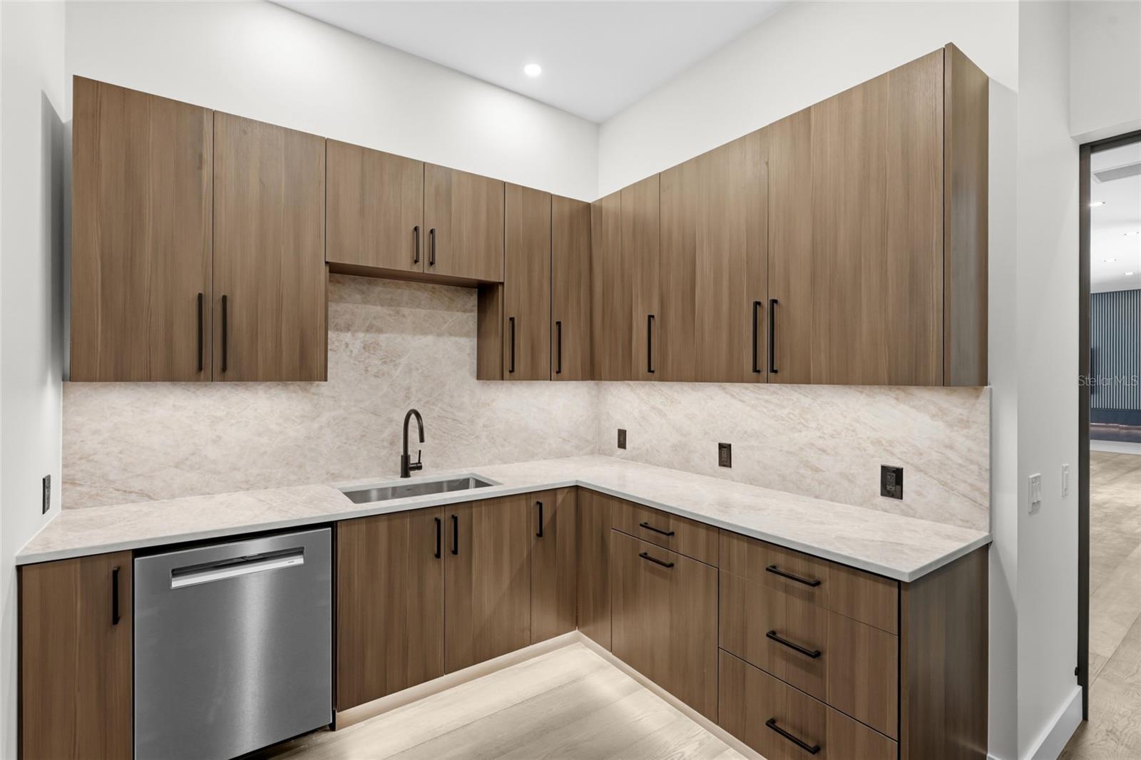 2604 SYDELLE ST — photo 44