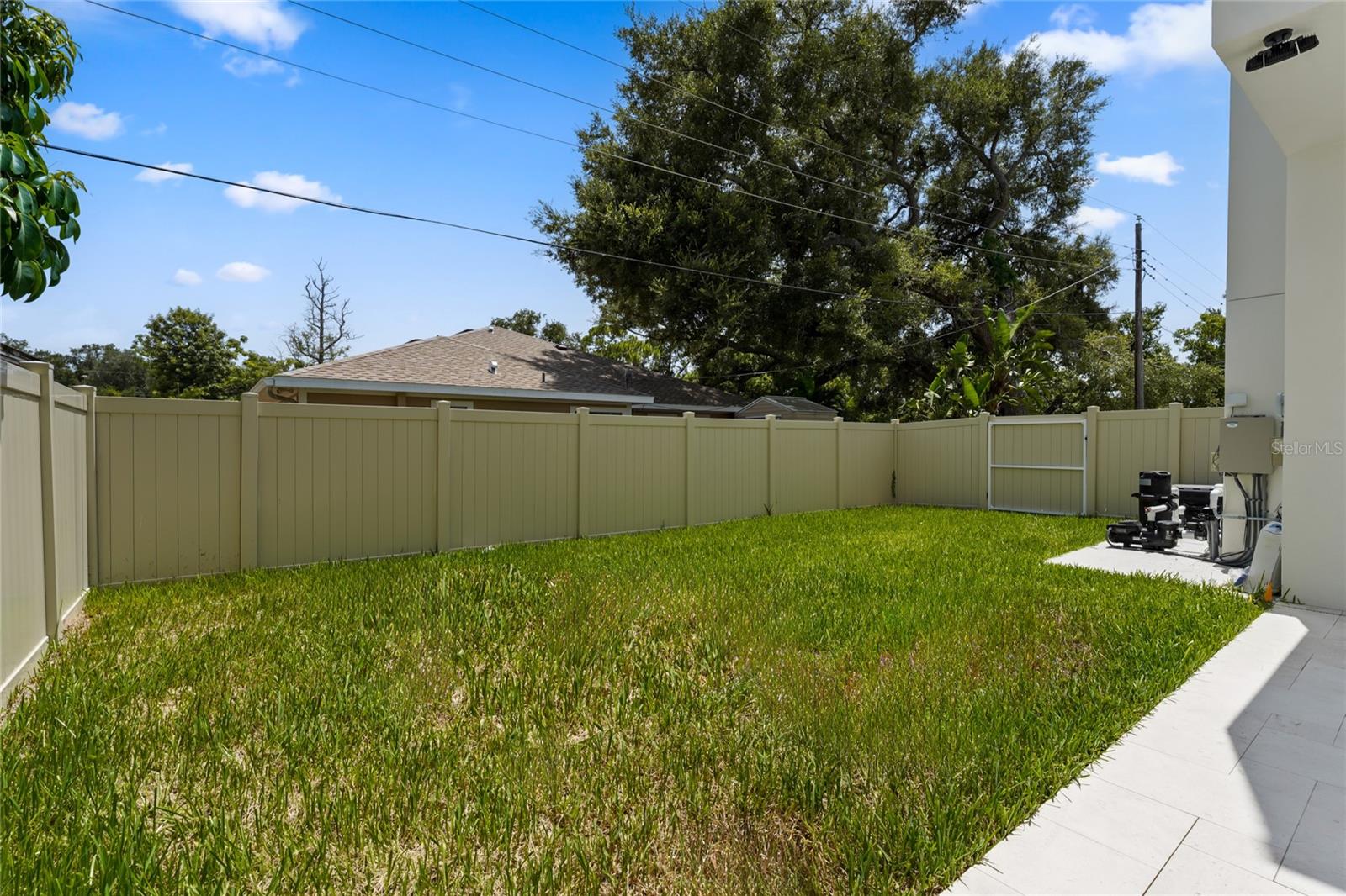 2604 SYDELLE ST — photo 76