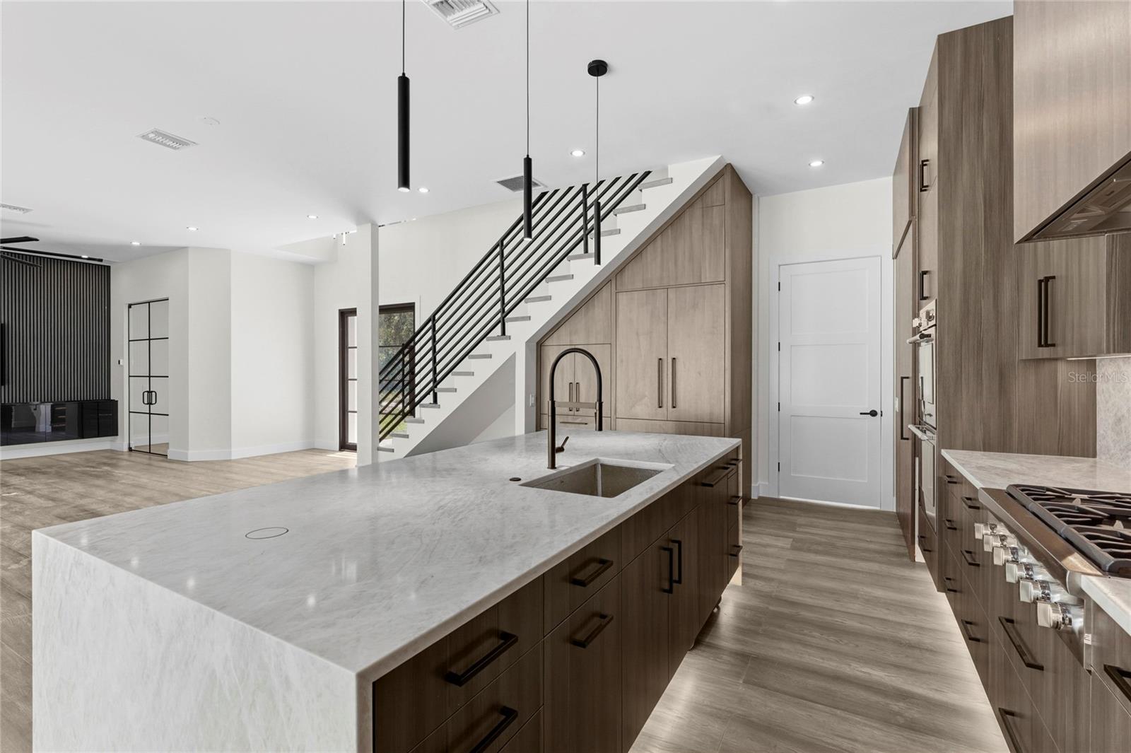 2604 SYDELLE ST — photo 39