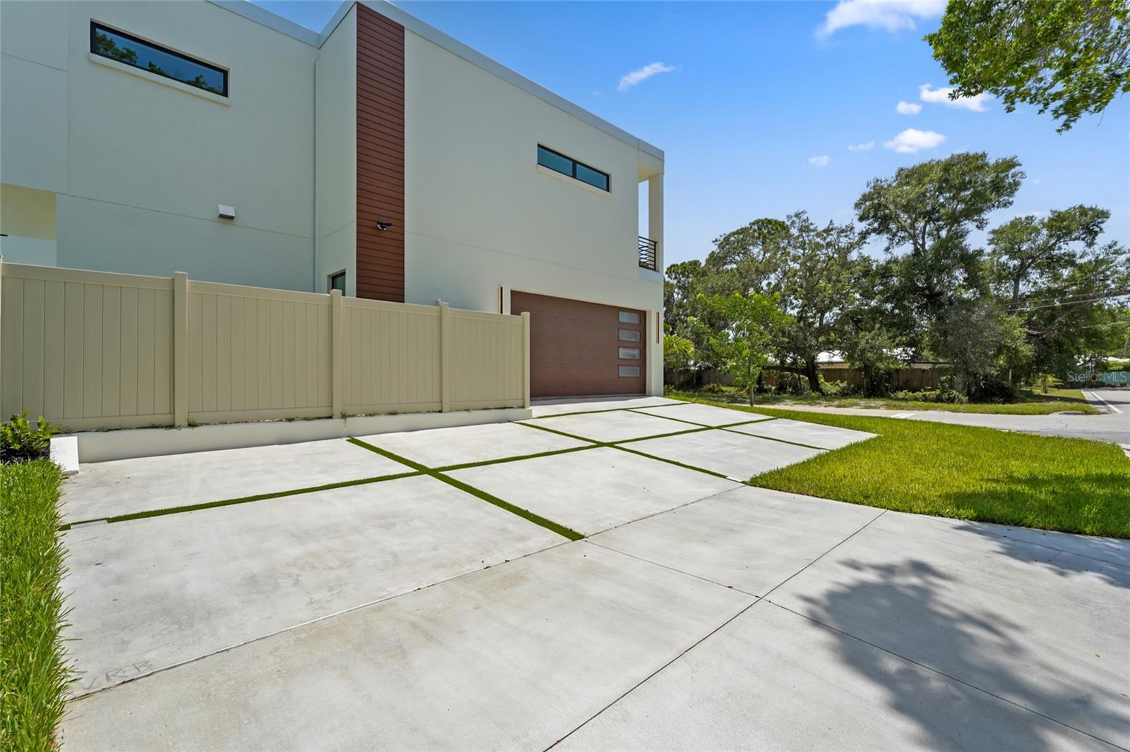 2604 SYDELLE ST — photo 24