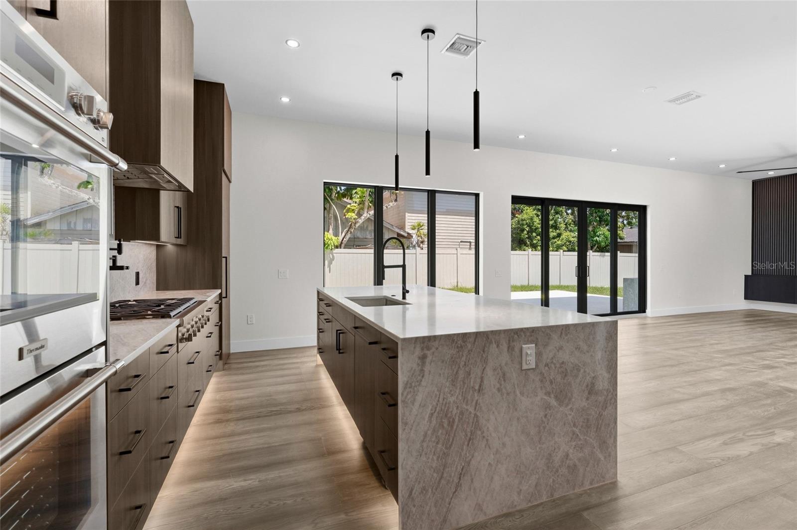 2604 SYDELLE ST — photo 40