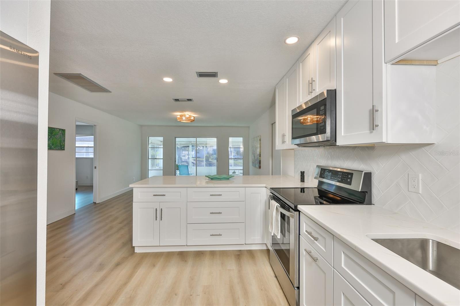 325 GREEN MANOR DR — photo 18