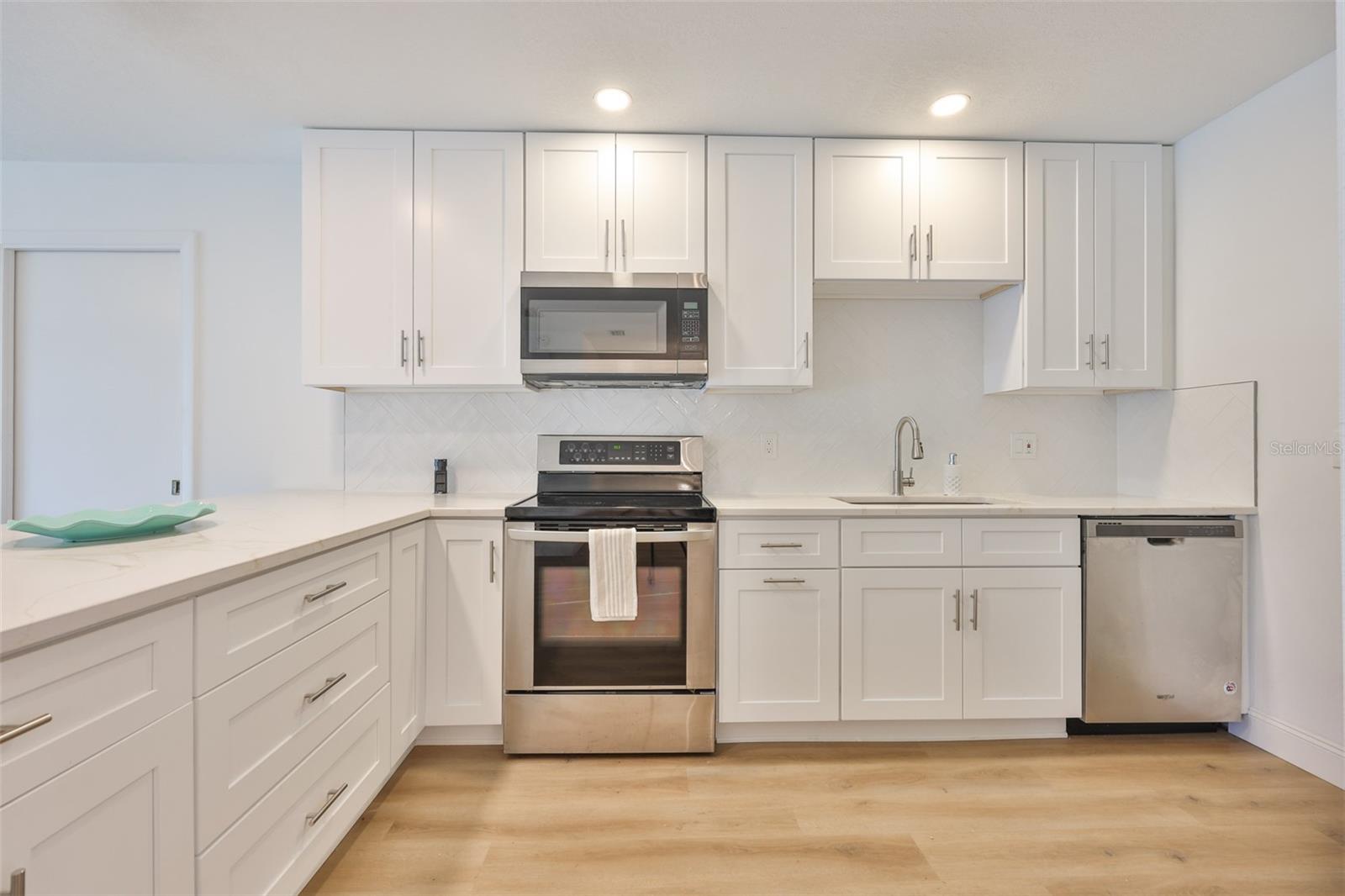 325 GREEN MANOR DR — photo 21