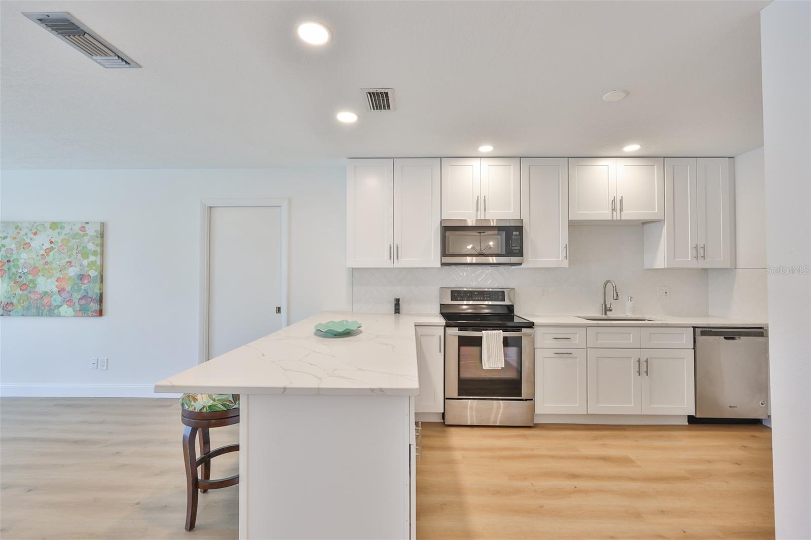 325 GREEN MANOR DR — photo 17