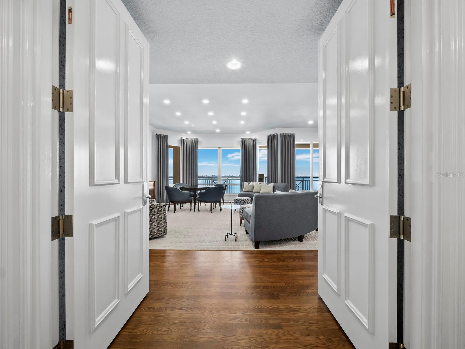 35 WATERGATE DR #1403 — photo 4