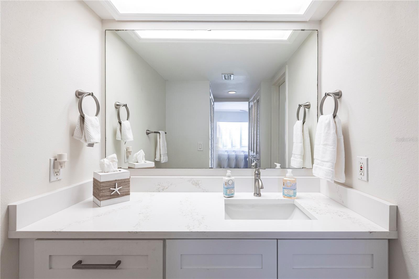 1055 W PEPPERTREE DR #106AA — photo 12