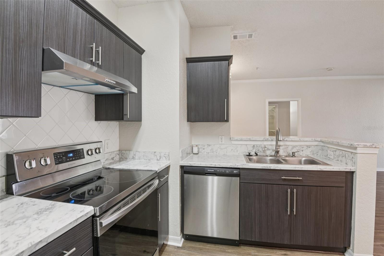 18001 RICHMOND PLACE DR #1213 — photo 11
