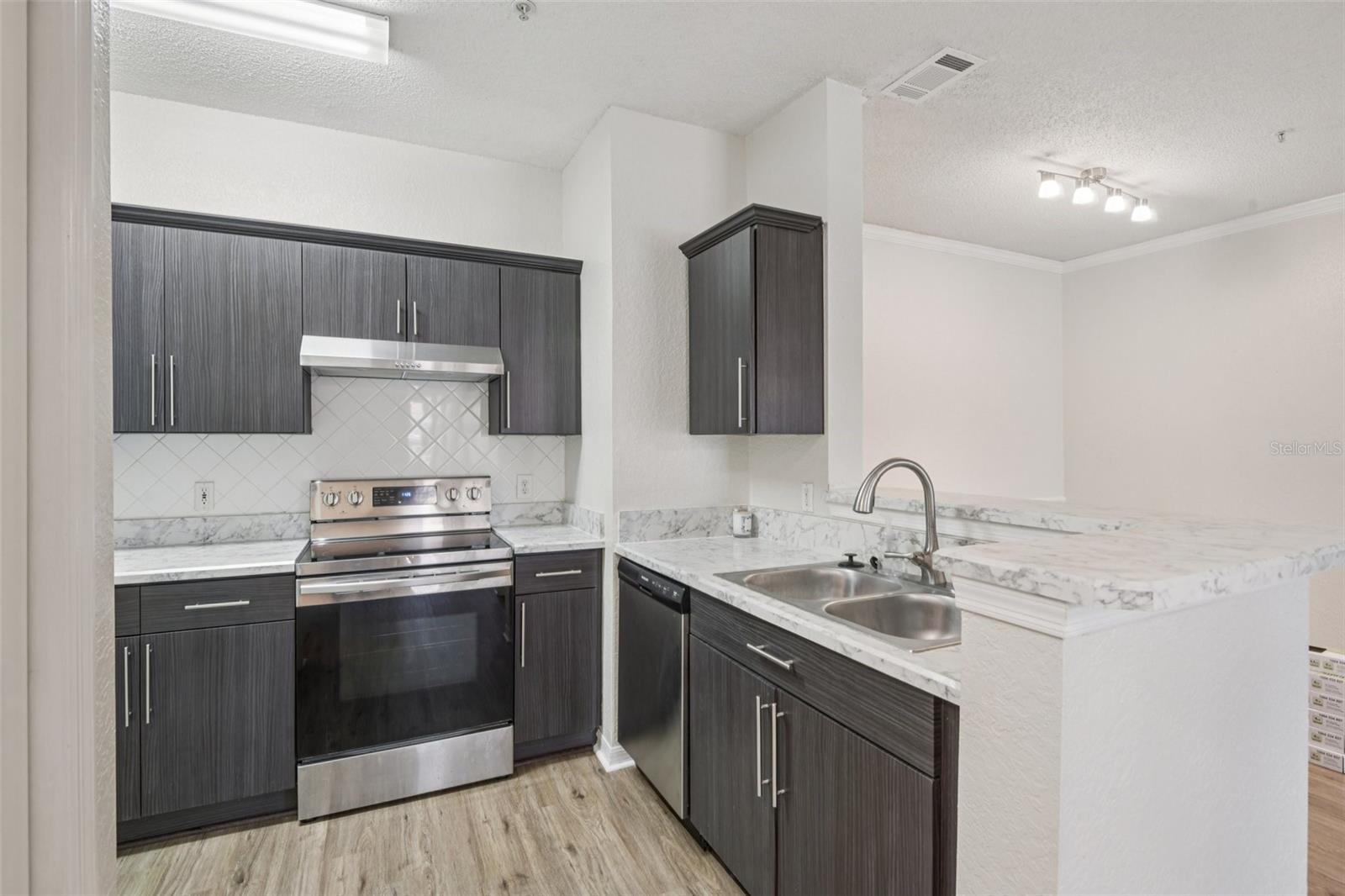 18001 RICHMOND PLACE DR #1213 — photo 12