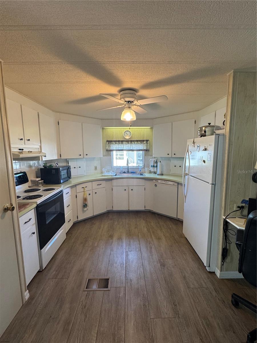 40 LAFITTE DR — photo 5