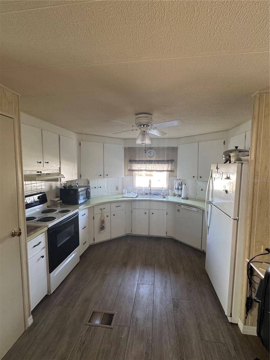 40 LAFITTE DR — photo 4