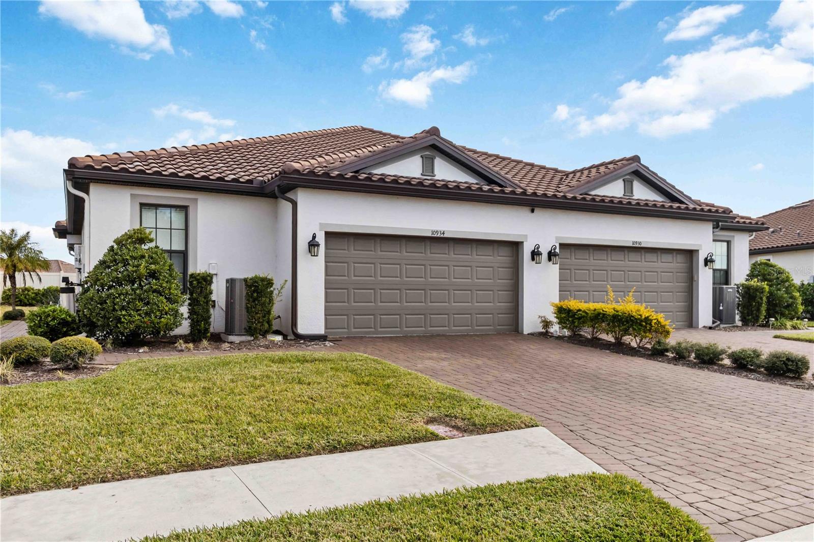 10934 WENDOVER DR — photo 35