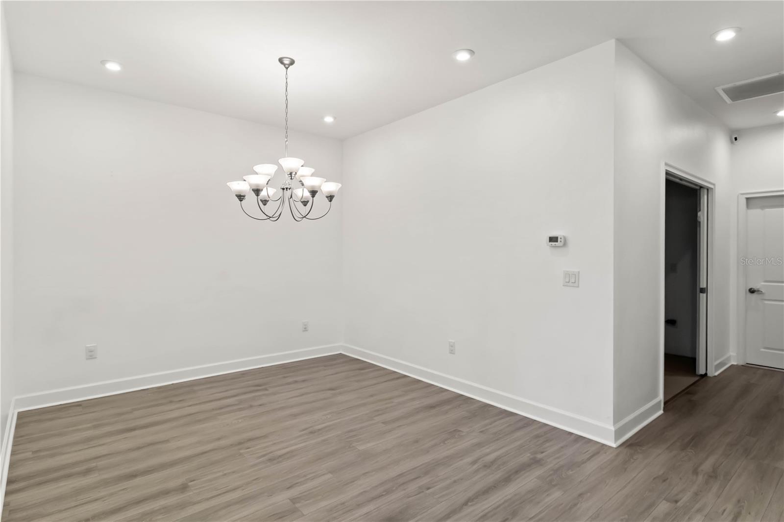 10934 WENDOVER DR — photo 10