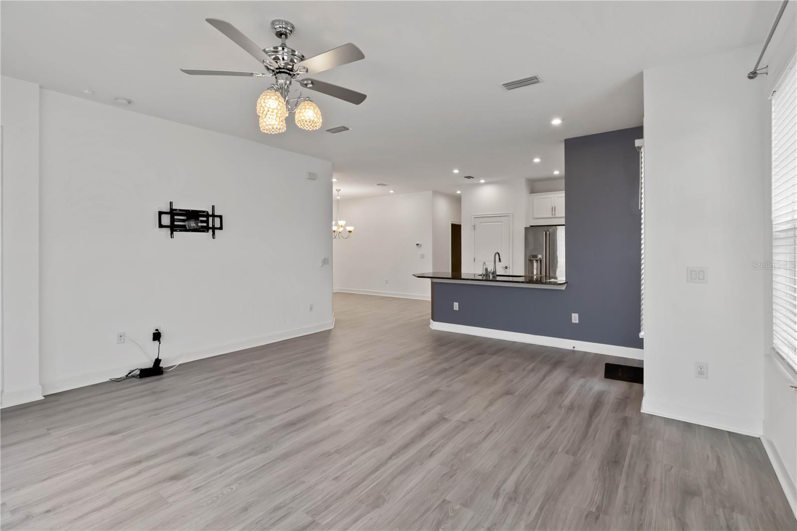 10934 WENDOVER DR — photo 3