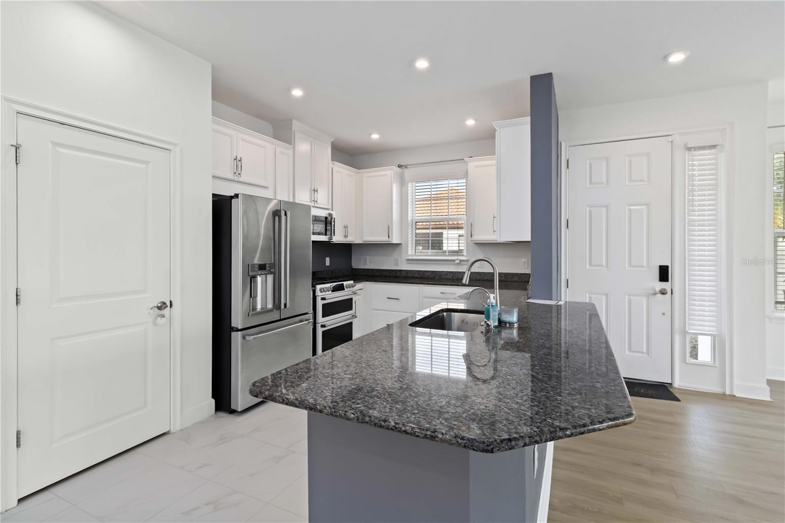 10934 WENDOVER DR — photo 6