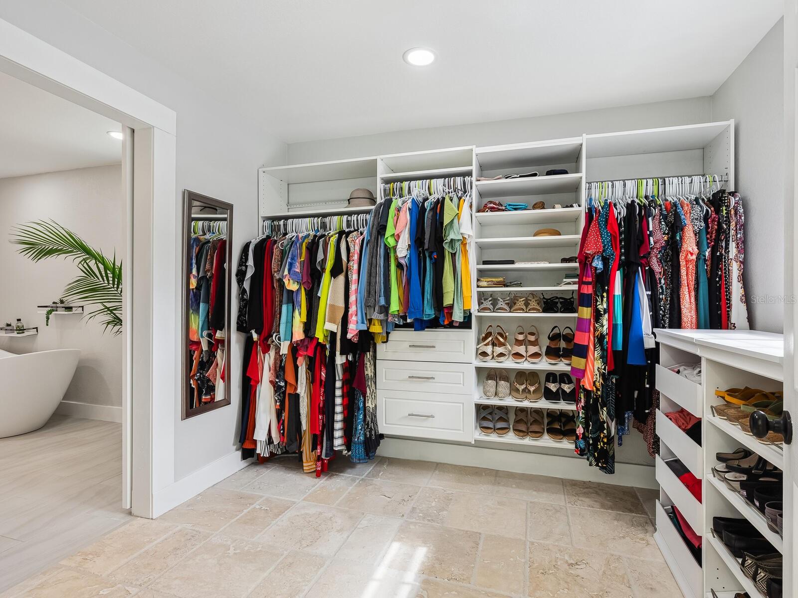 221 LYCHEE RD — photo 35