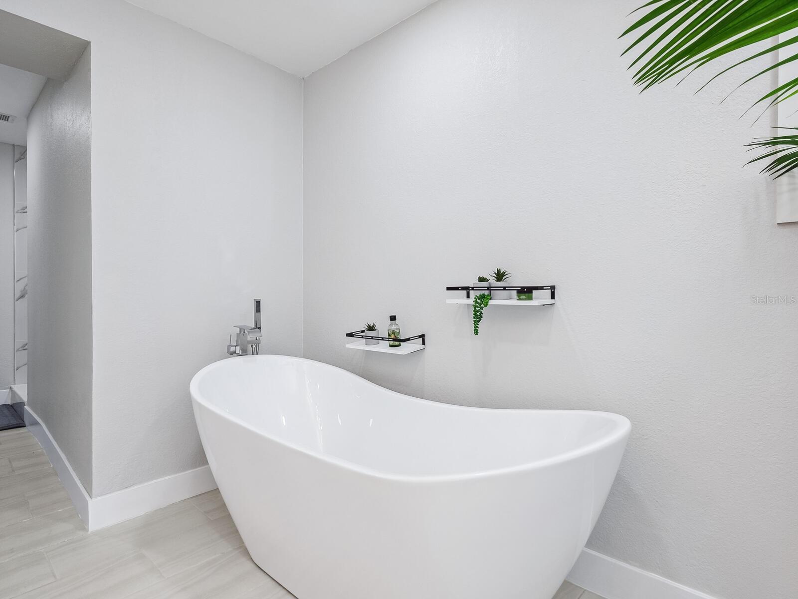 221 LYCHEE RD — photo 34