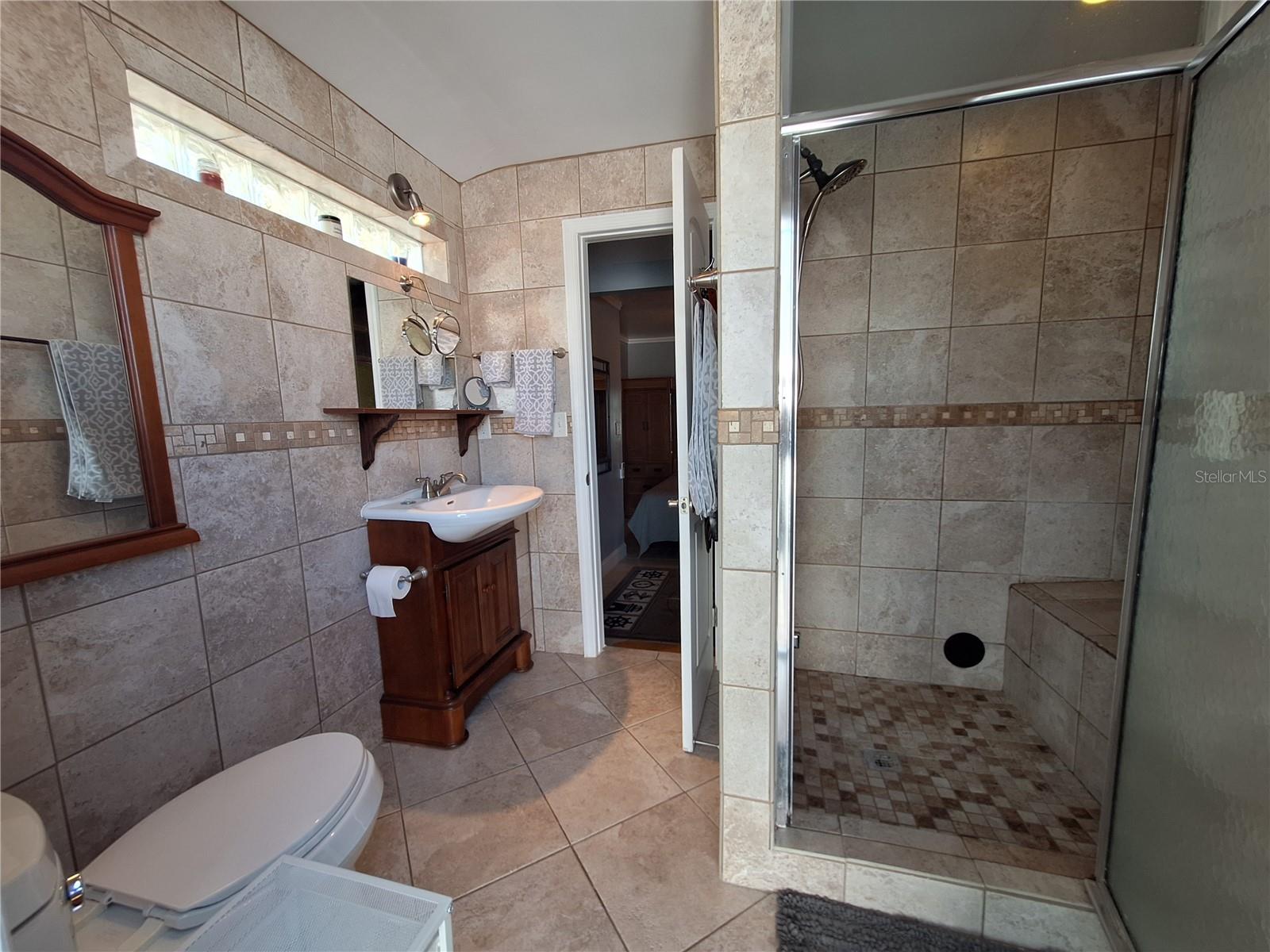 218 22ND ST NE — photo 14
