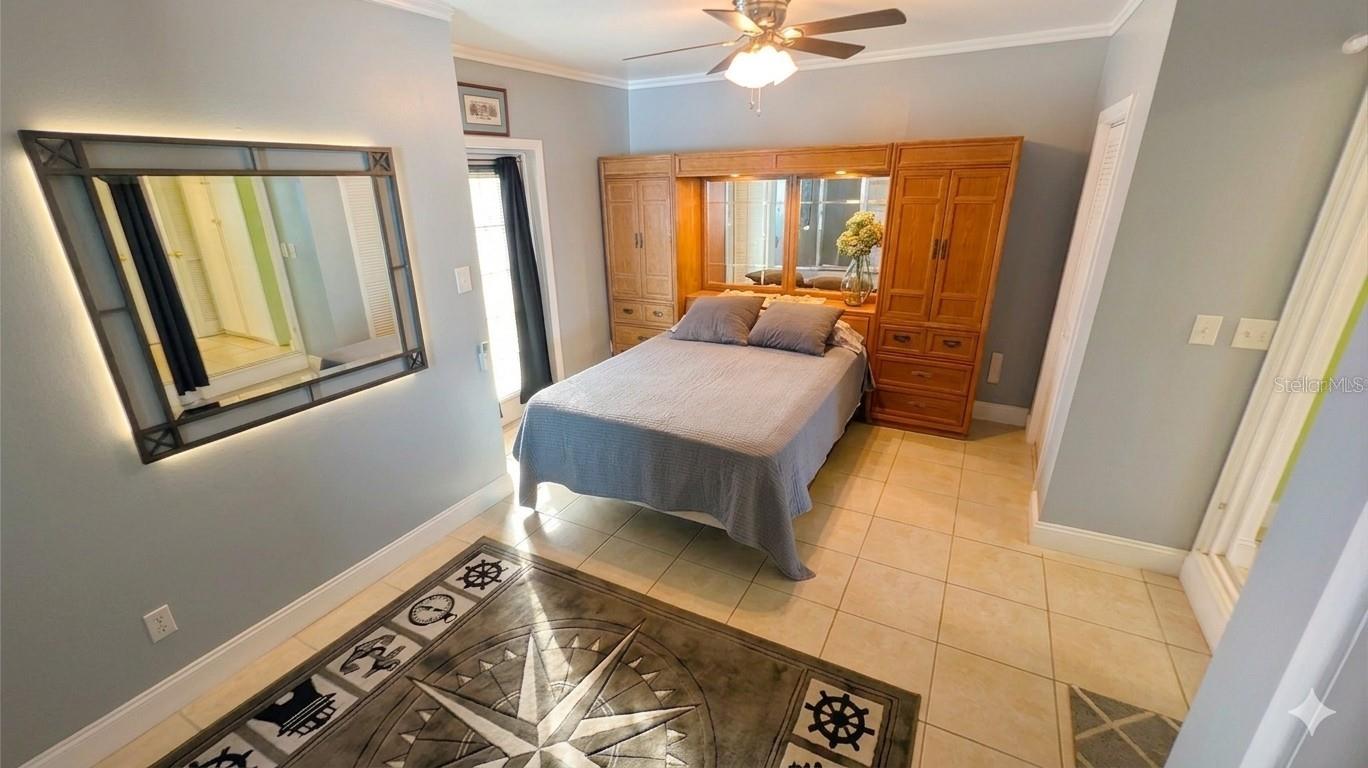 218 22ND ST NE — photo 12