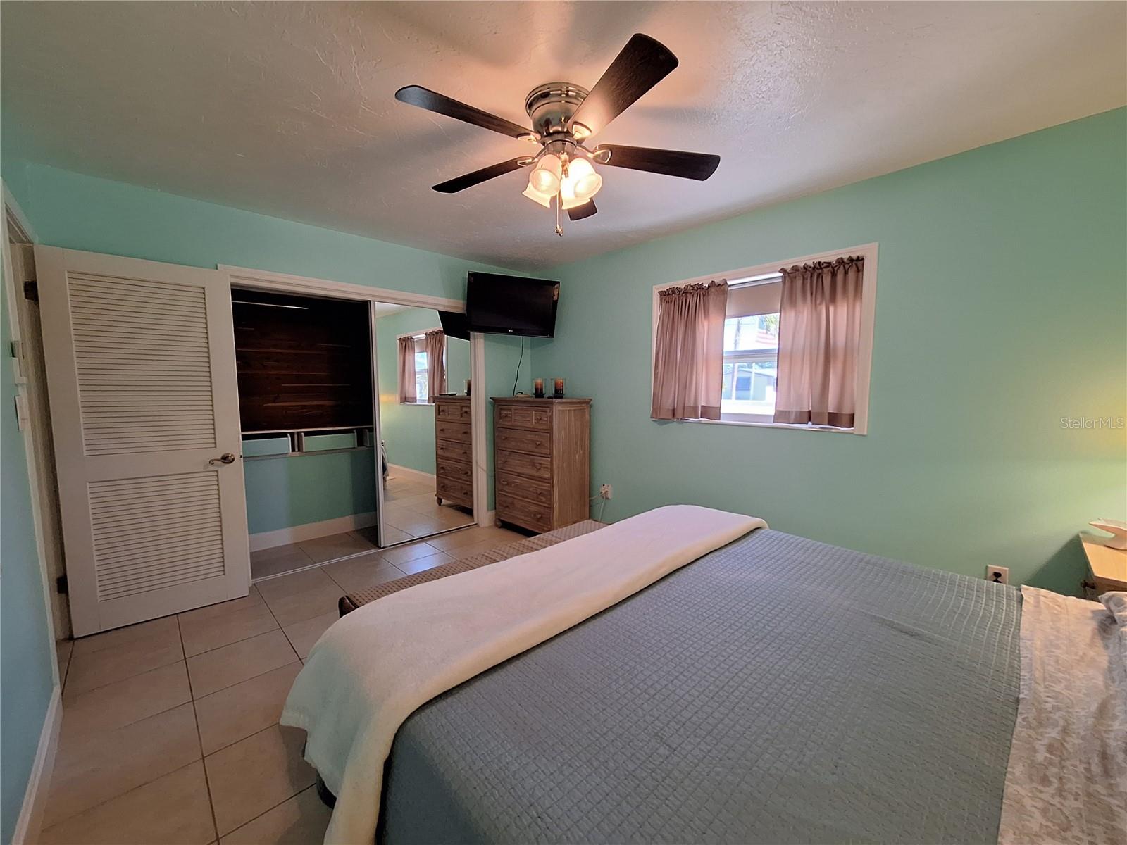 218 22ND ST NE — photo 17