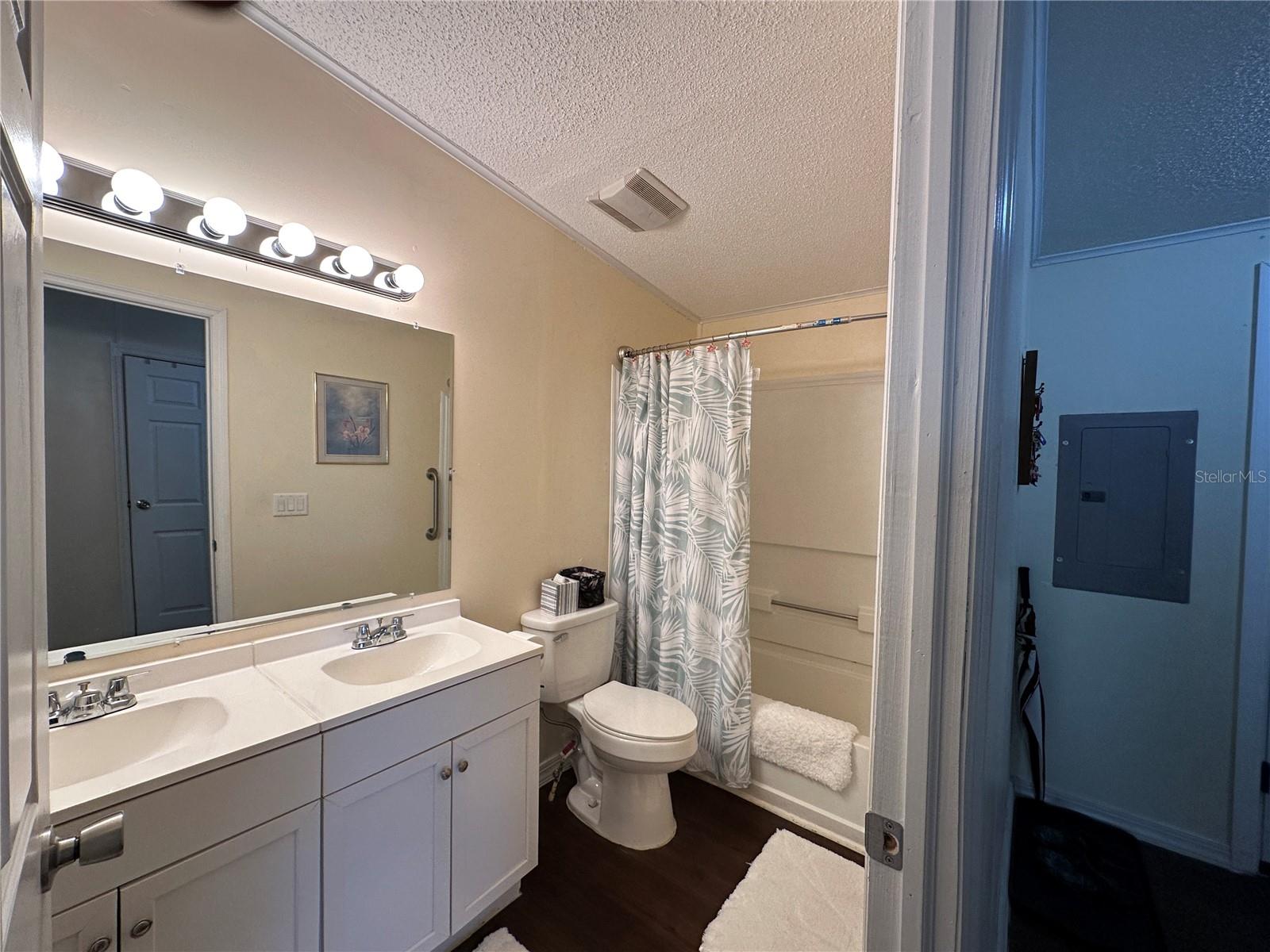 16735 OLIVAUD ST — photo 45