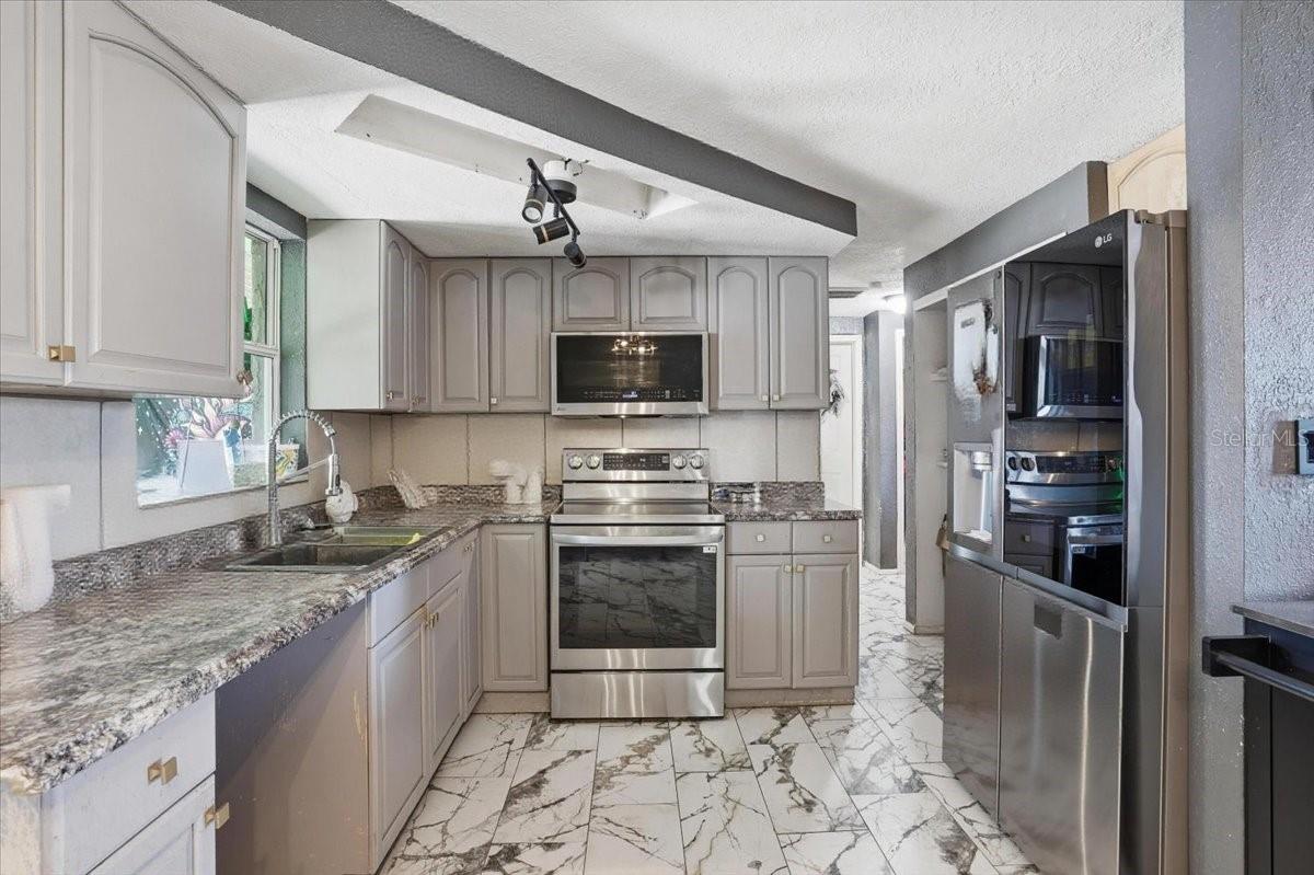 3208 KILBURN RD — photo 5