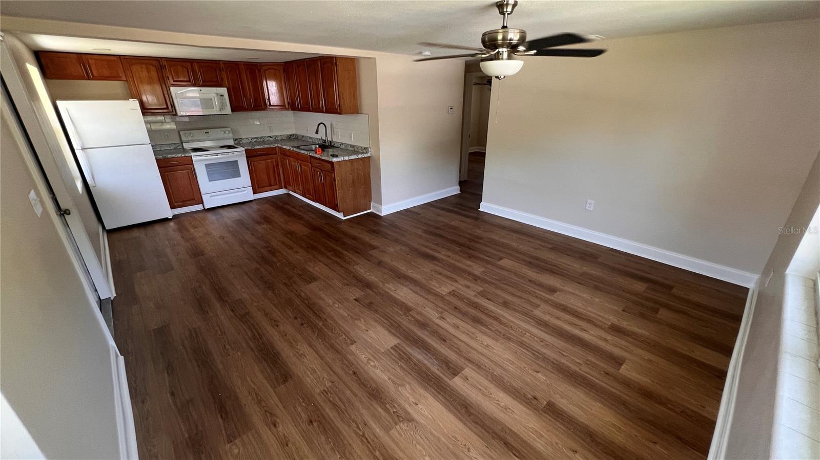 2824 MEADOW VIEW AVE — photo 2