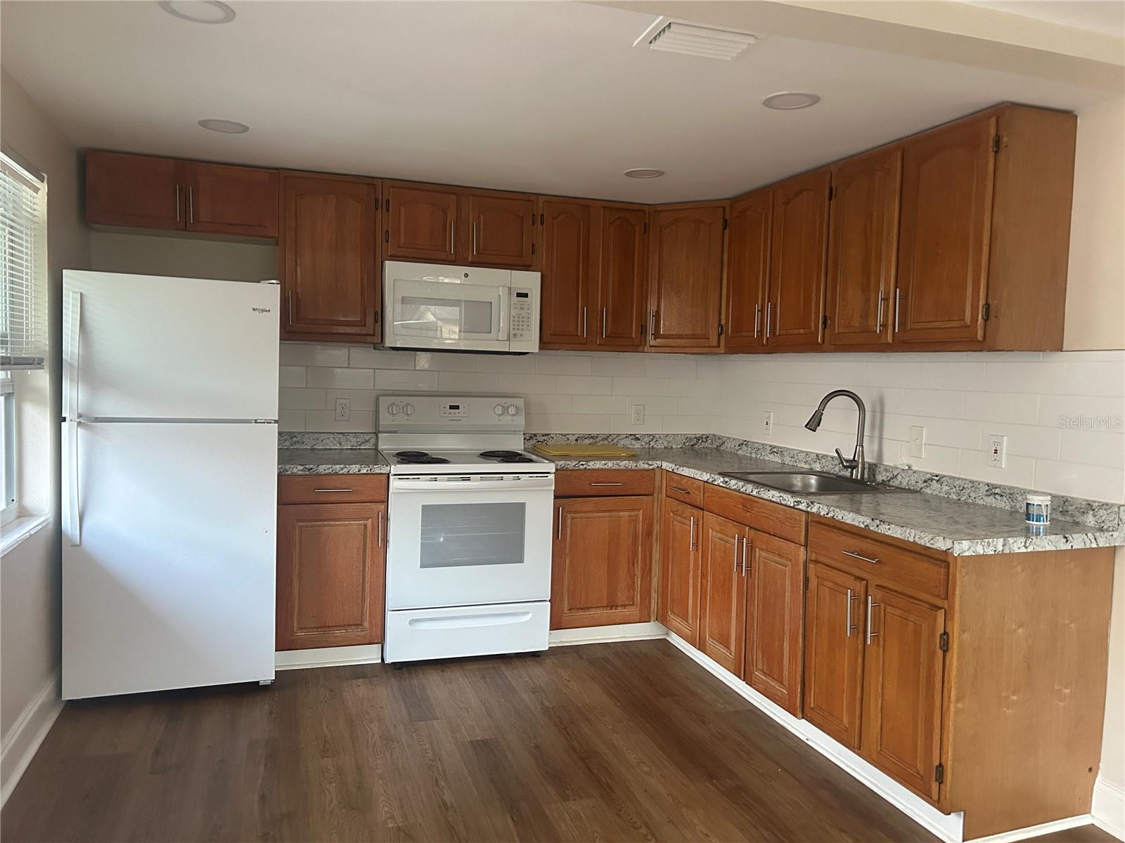 2824 MEADOW VIEW AVE — photo 4