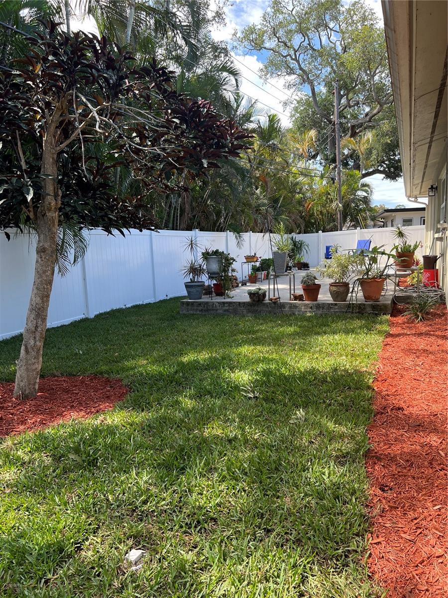 855 FOUNTAINHEAD DR — photo 46