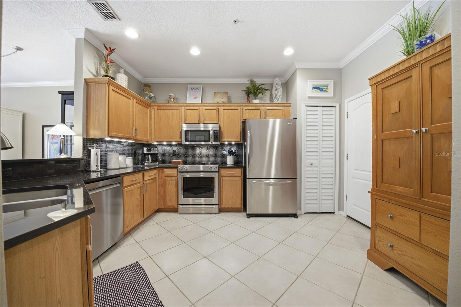 11125 KAPOK GRAND CIR — photo 7