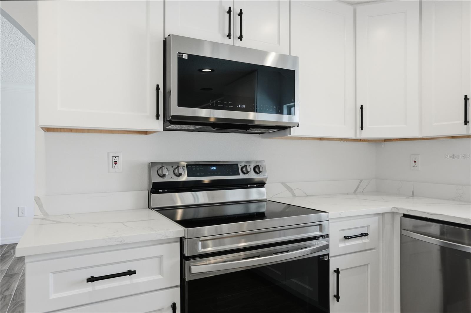 9837 ISLAND HARBOR DR — photo 15