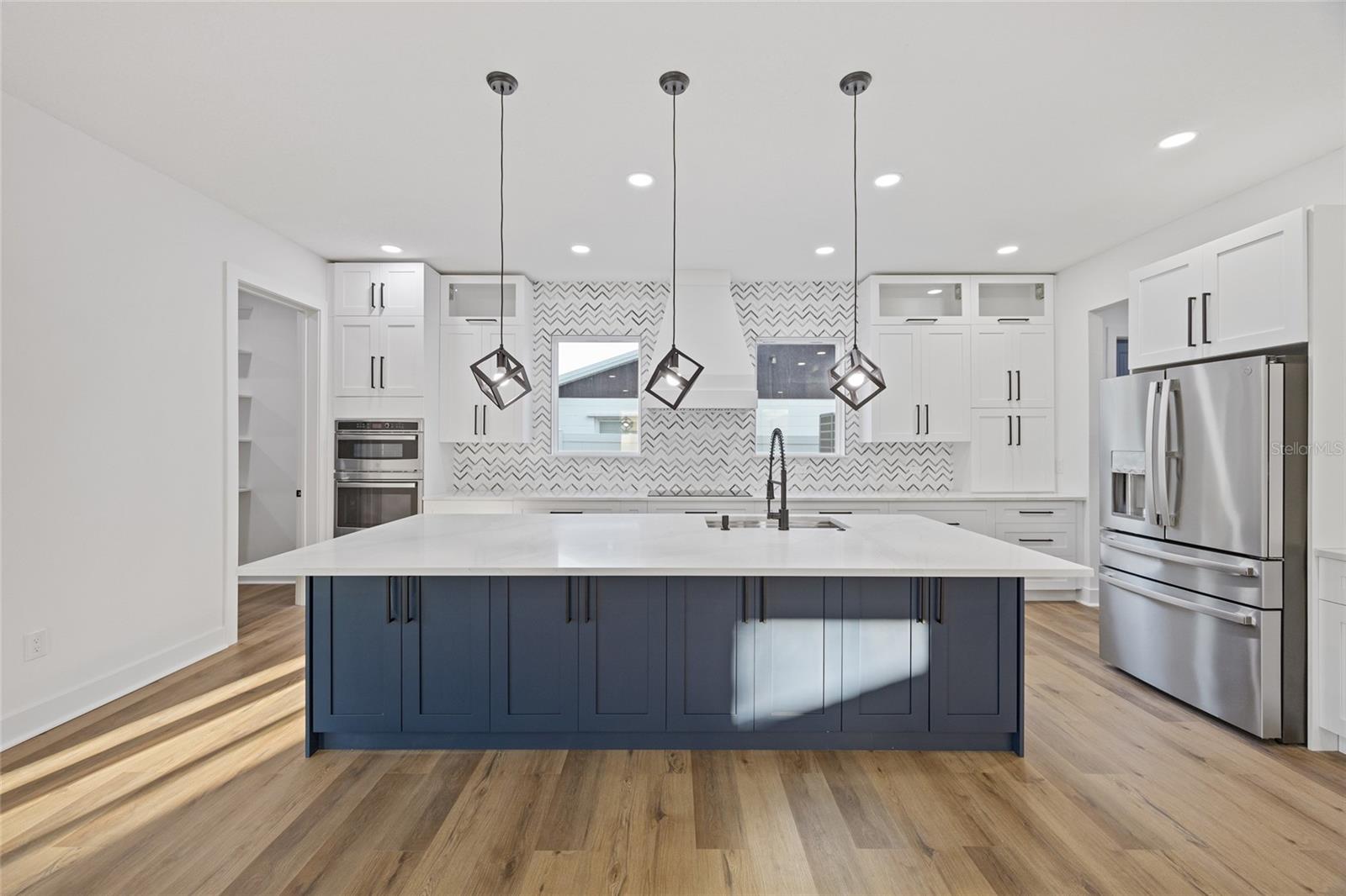 3317 W NAPOLEON AVE — photo 8