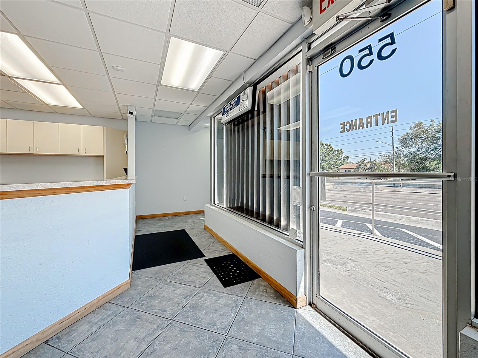 550 E BAY DR — photo 4