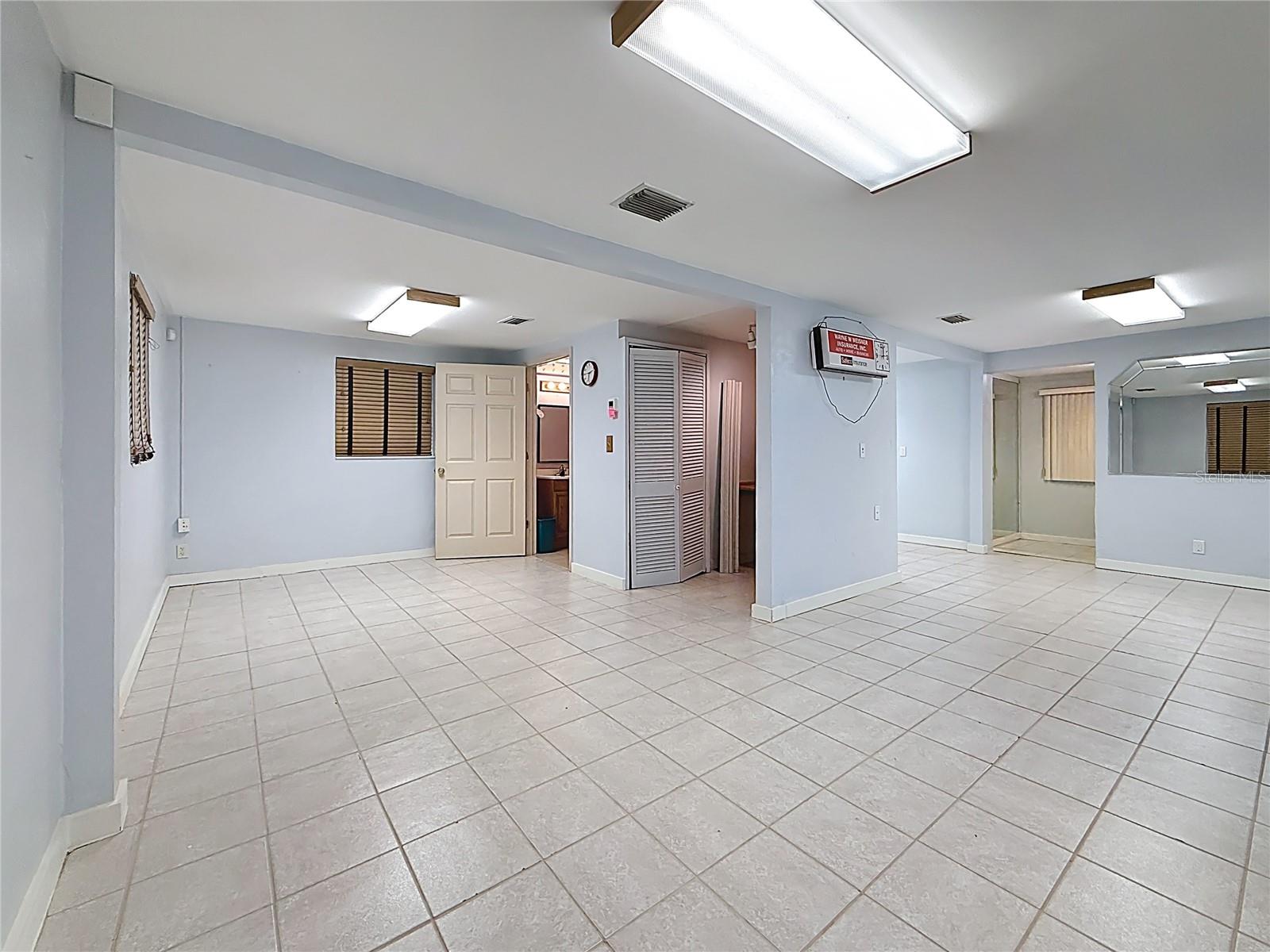 550 E BAY DR — photo 6