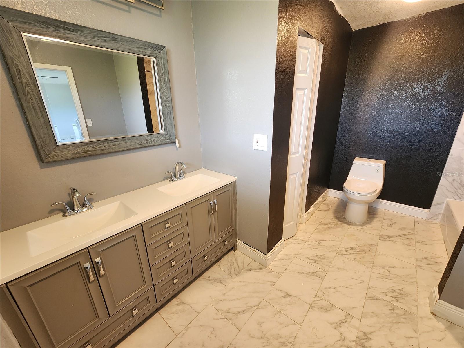 10805 DESOTO RD — photo 64