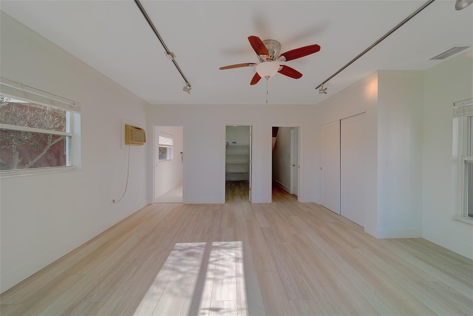 207 MIDWAY IS — photo 39