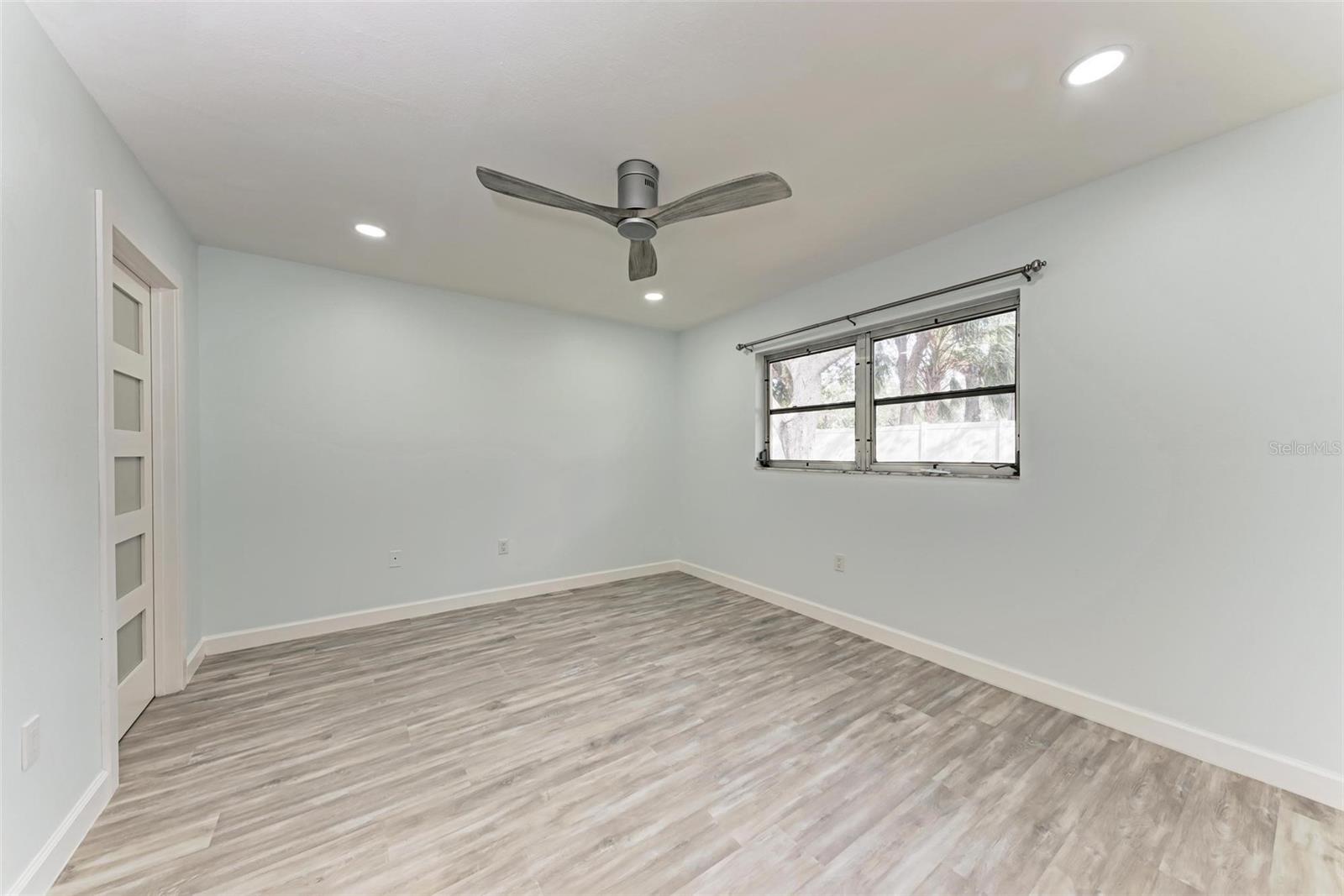 390 301 BLVD W #8C — photo 12