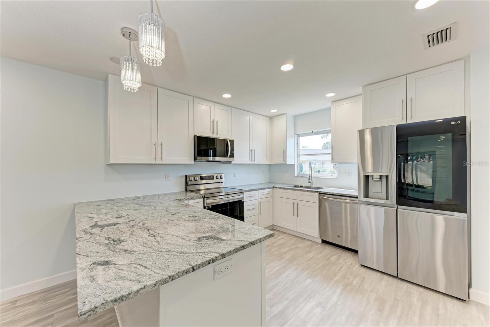 390 301 BLVD W #8C — photo 8