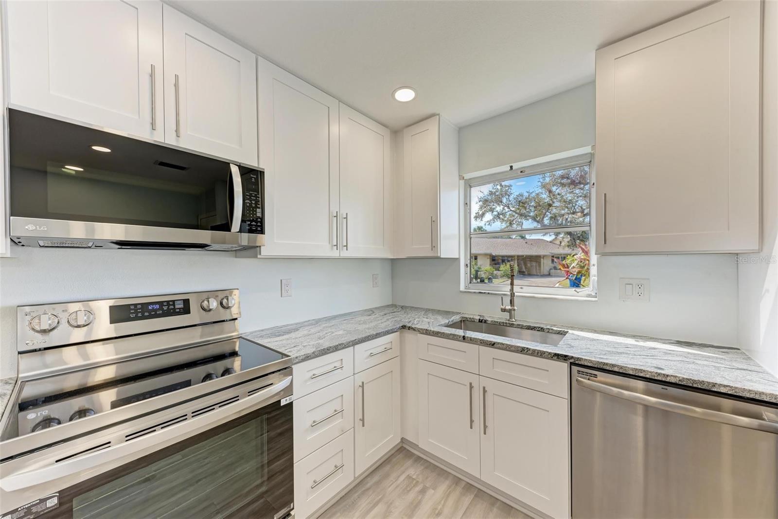 390 301 BLVD W #8C — photo 10