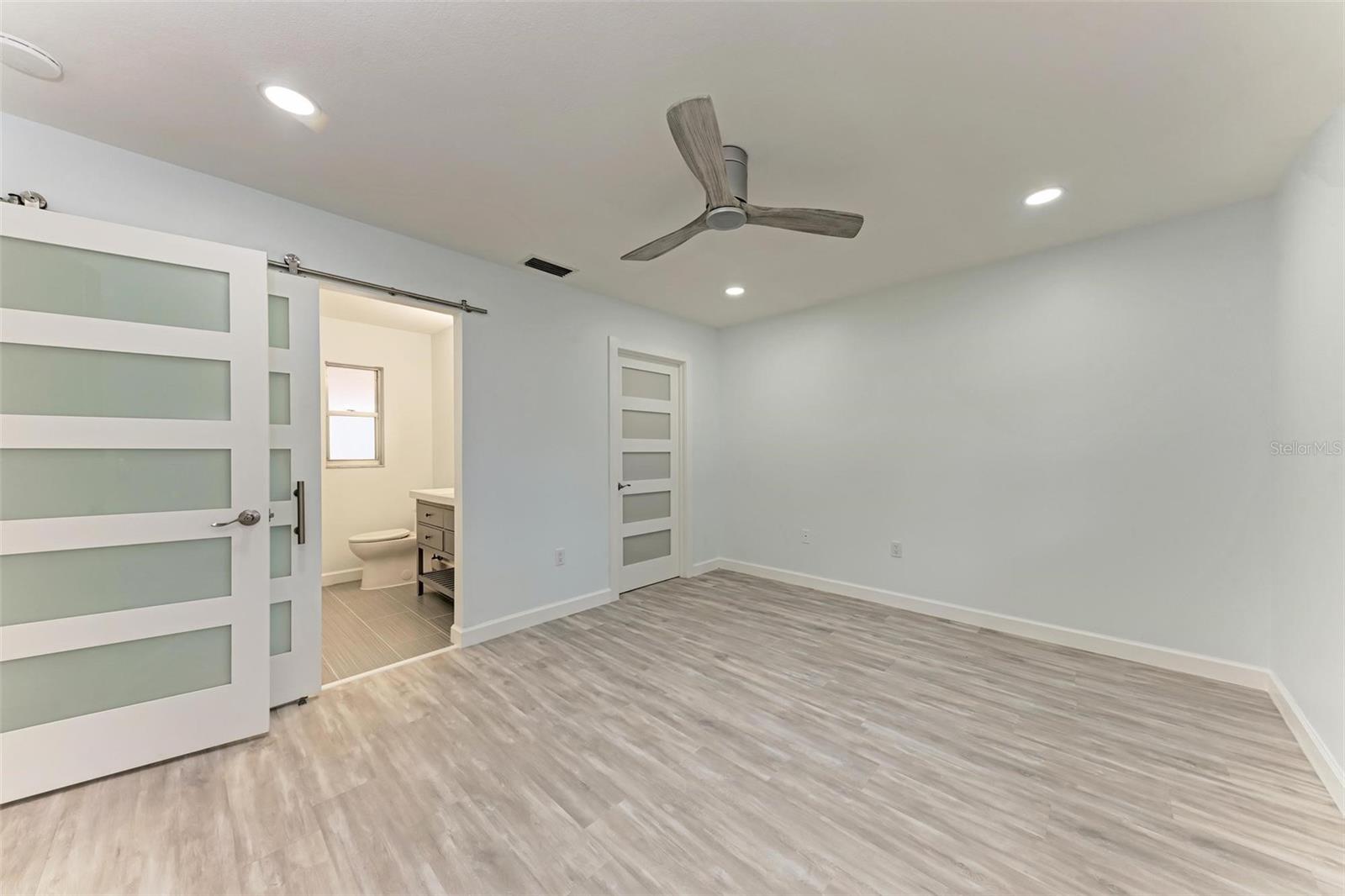 390 301 BLVD W #8C — photo 13