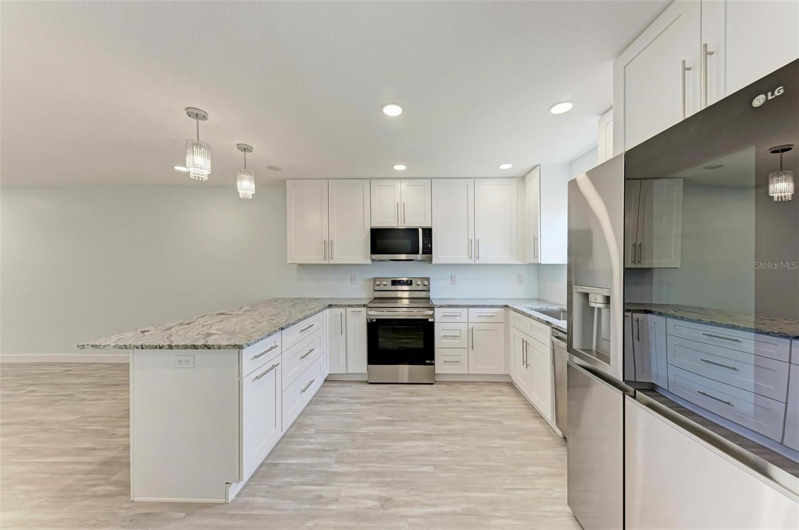 390 301 BLVD W #8C — photo 9
