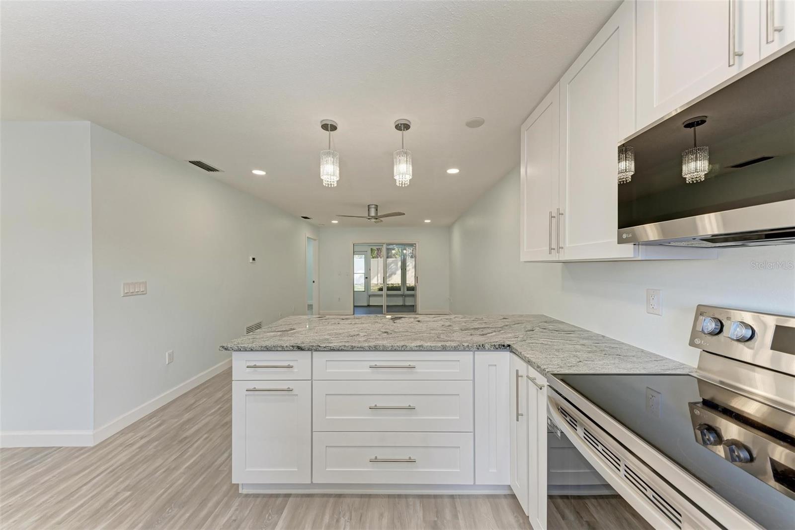 390 301 BLVD W #8C — photo 11