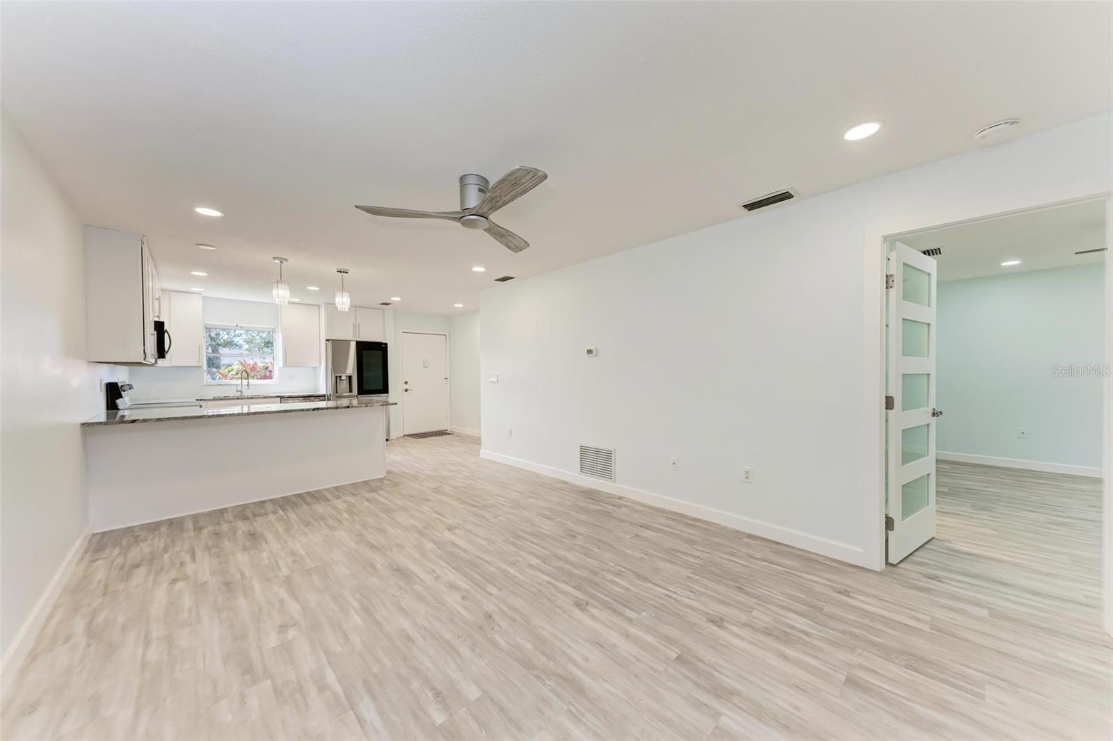 390 301 BLVD W #8C — photo 5