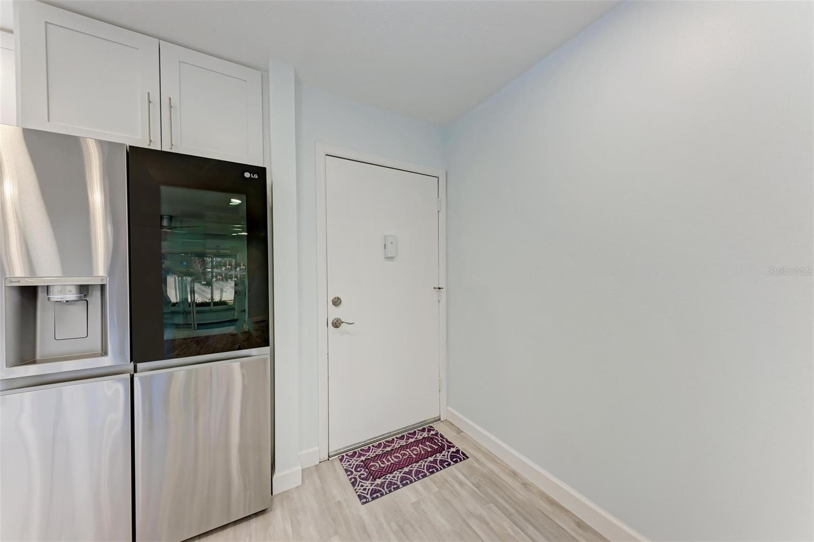 390 301 BLVD W #8C — photo 4
