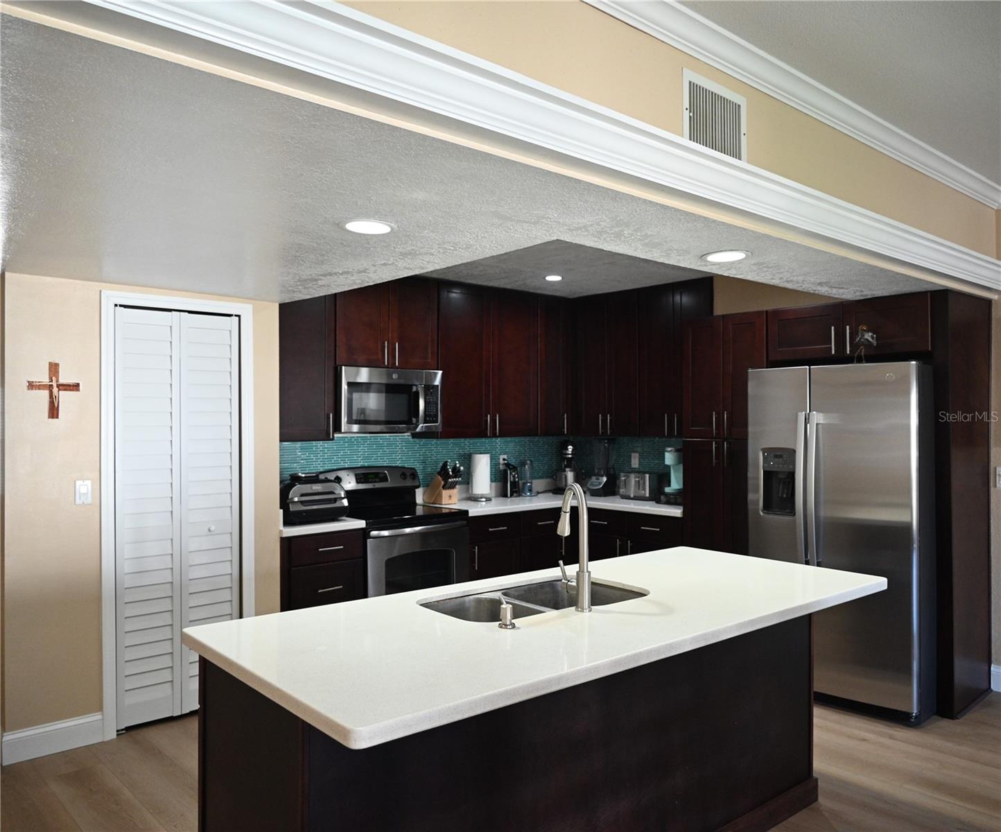 9215 CAPTIVA CIR — photo 3