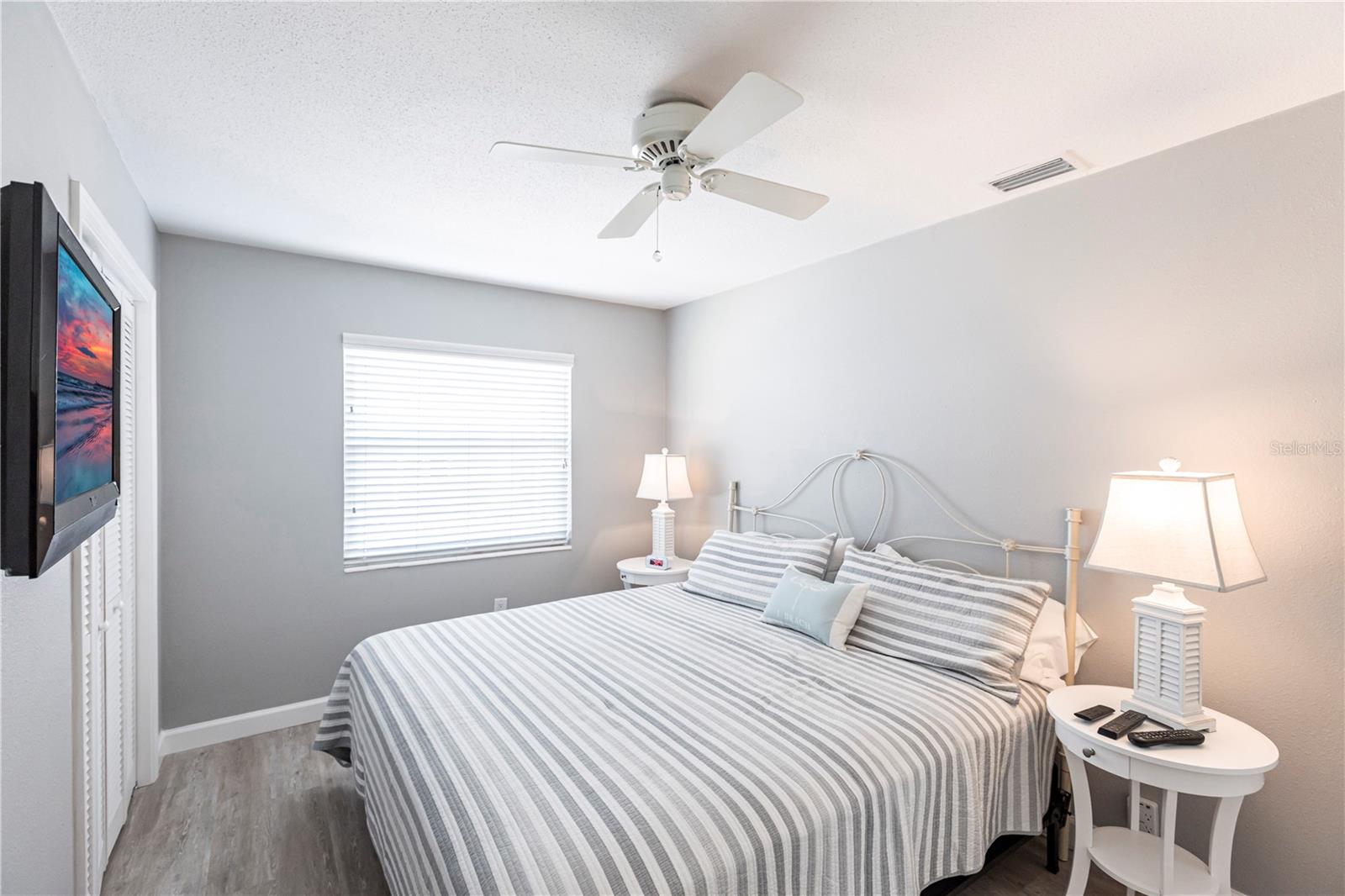 6020 MIDNIGHT PASS RD #11 — photo 17