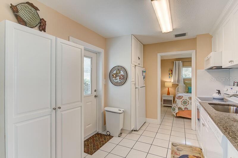 6020 MIDNIGHT PASS RD #1 — photo 17