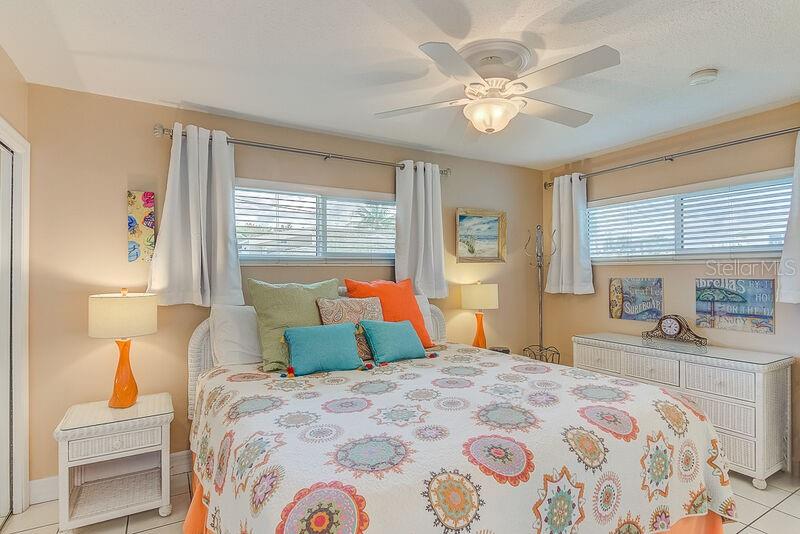 6020 MIDNIGHT PASS RD #1 — photo 4