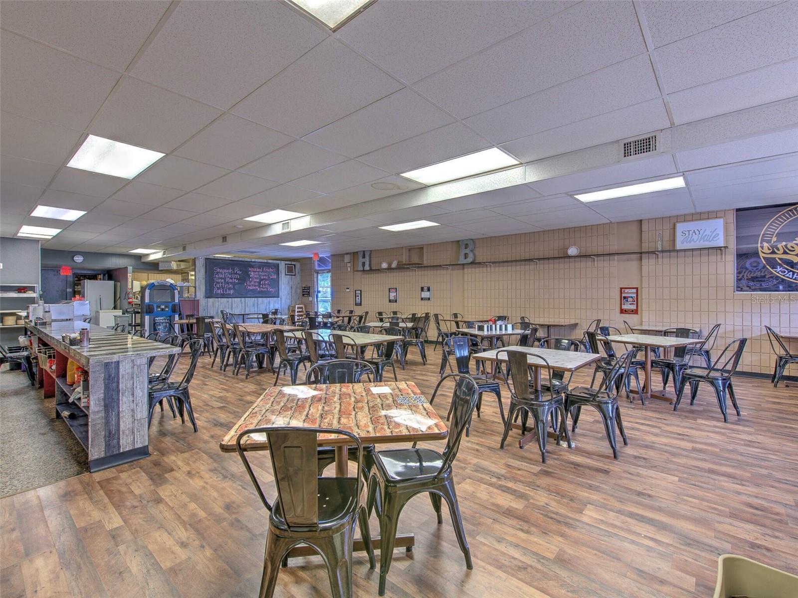 8001 S 301 HWY — photo 8
